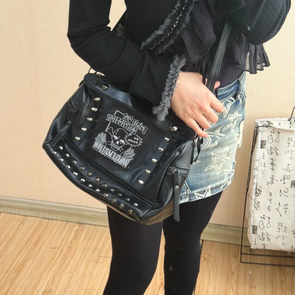 Original Spice Girl Handbag American Punk Rock Skull Rivet Bag Crossbody Bags Locomotive Bag Personalized Shoulder Bag for Women
Original Spice Girl Handbag American Punk Rock Skull Rivet Bag Crossbody Bags Locomotive Bag Personalized Shoulder Bag for Women