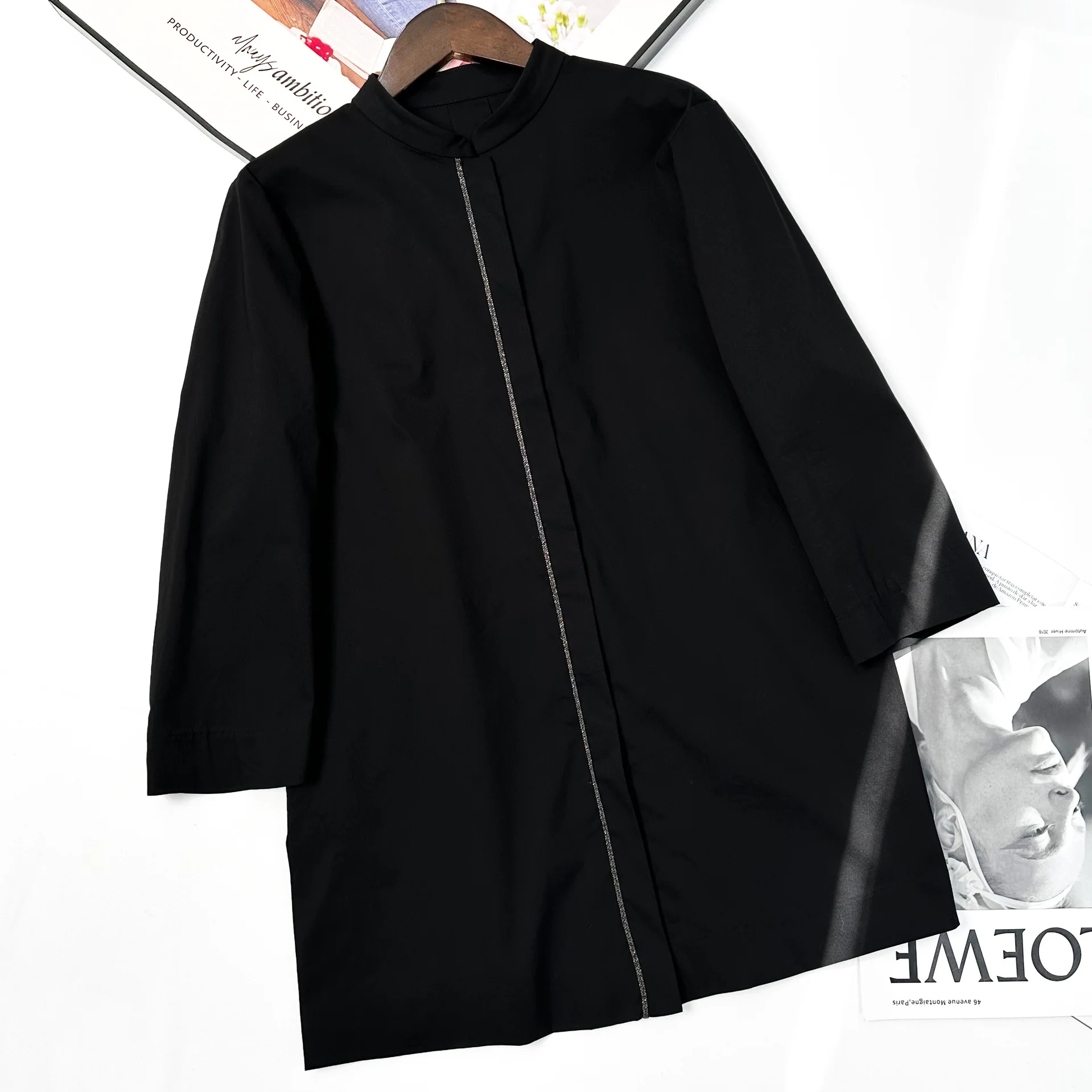 Chinese Style Stand-Up Collar Solid Color Shirt 2025 Temperament Bead Chain Straight Shoulder Leather Belt Top For Women
Chinese Style Stand-Up Collar Solid Color Shirt 2025 Temperament Bead Chain Straight Shoulder Leather Belt Top For Women