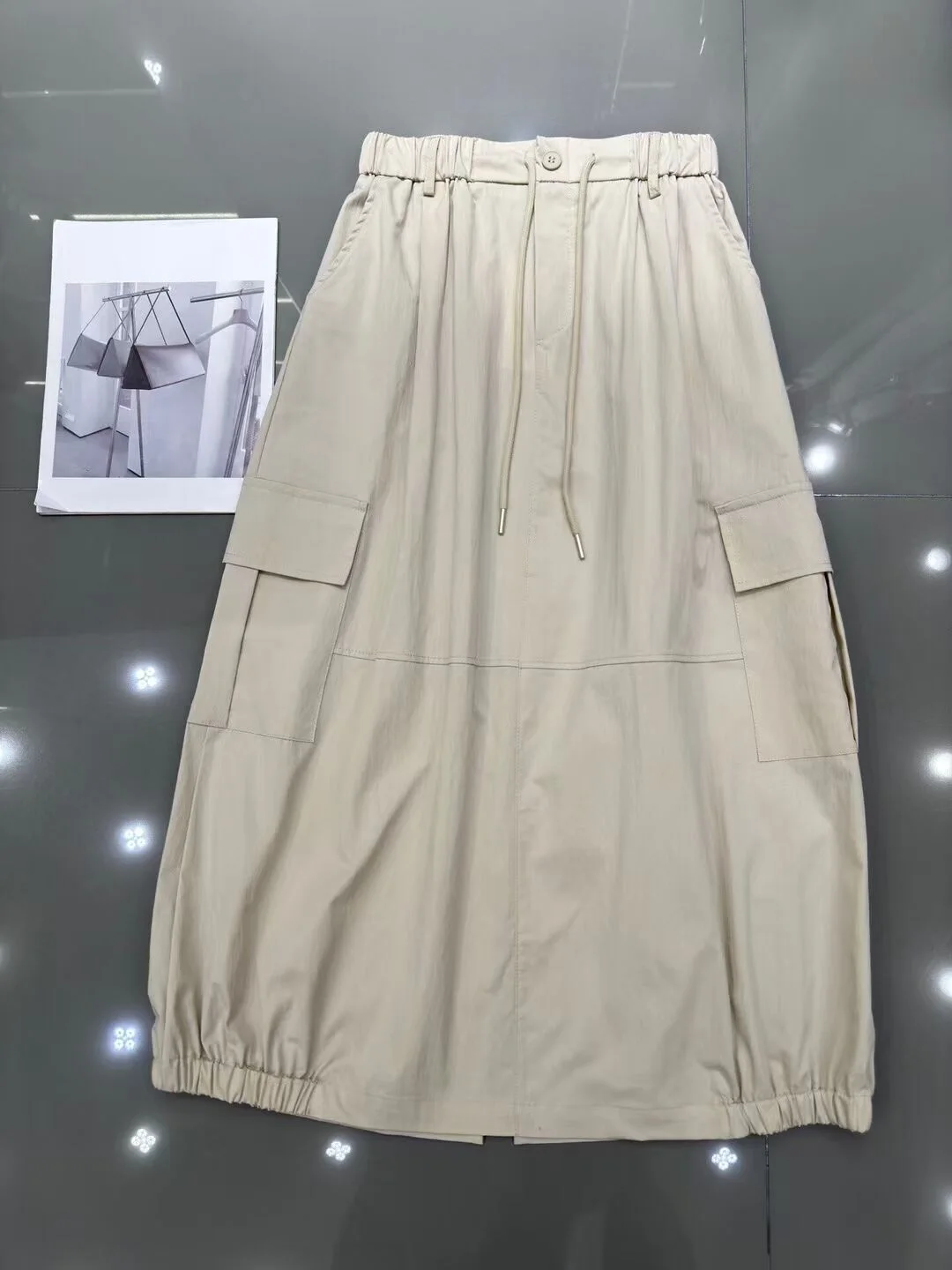 New Hot Sale Long Skirts 2025 Summer Women Elastic Waist Pocket Patchwork Sexy Back Split A-Line Casual White Blue Grey Skirts
New Hot Sale Long Skirts 2025 Summer Women Elastic Waist Pocket Patchwork Sexy Back Split A-Line Casual White Blue Grey Skirts