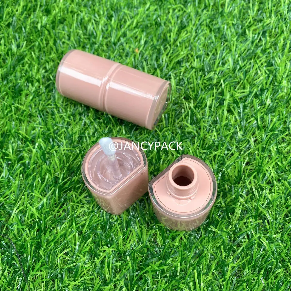 1Pc Plastic Lip Gloss Tube Small Lipstick Tube Sample Cosmetic Container Circular Transparent Simple Lipstick
1Pc Plastic Lip Gloss Tube Small Lipstick Tube Sample Cosmetic Container Circular Transparent Simple Lipstick
