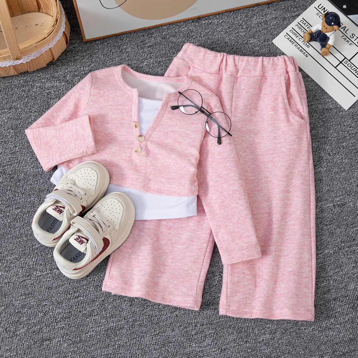 Girls' Casual Hoodie Set Autumn Spring Wide Leg Pants Button Long Sleeve Pure Color Fake Two-Piece Outfit
Girls' Casual Hoodie Set Autumn Spring Wide Leg Pants Button Long Sleeve Pure Color Fake Two-Piece Outfit