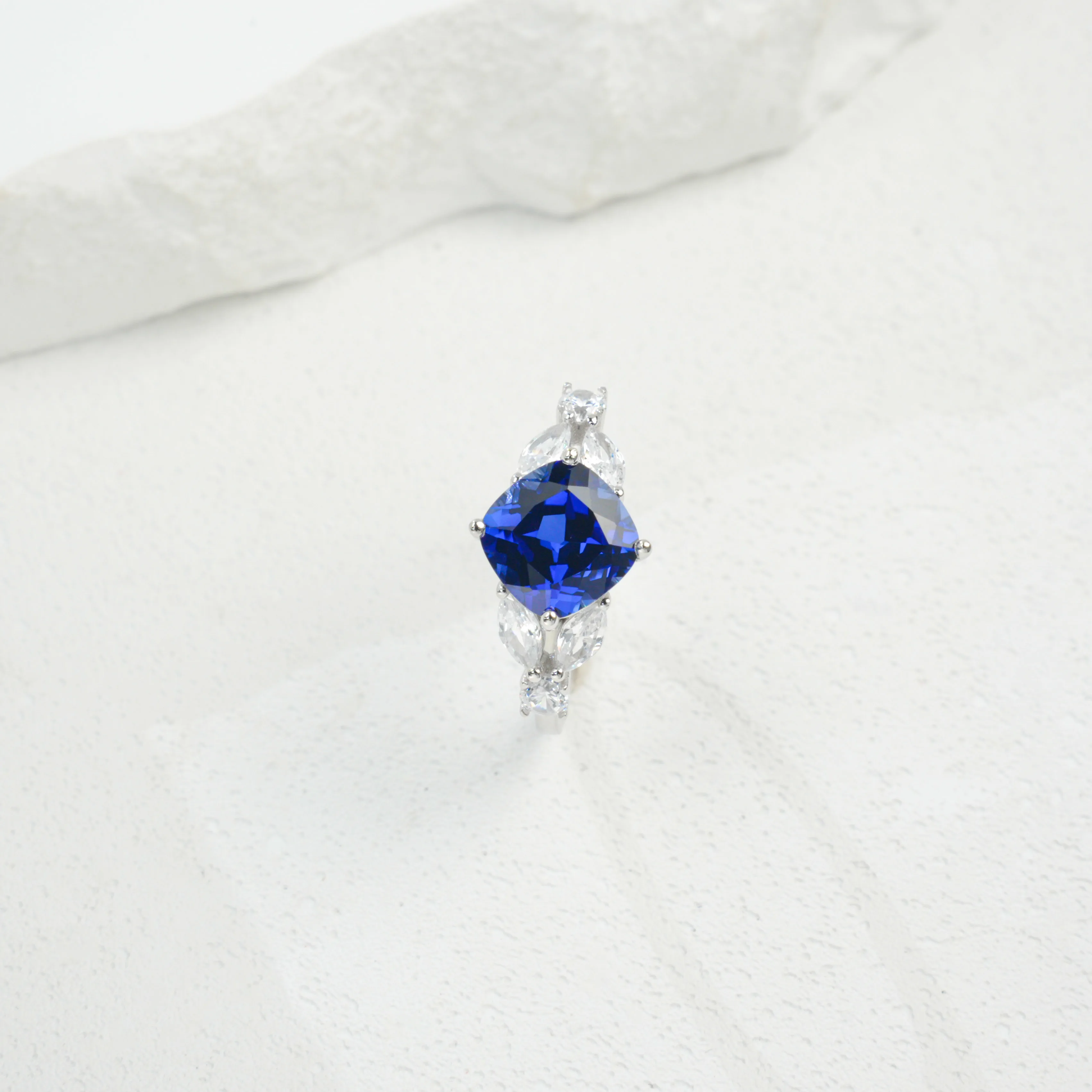 Chu Ping Fine Jewelry Lab Sapphire & Ruby & Emerald Cushion Shape 8*8mm S925 Ring For Valentine's Day Anniversary Surprise Gift
Chu Ping Fine Jewelry Lab Sapphire & Ruby & Emerald Cushion Shape 8*8mm S925 Ring For Valentine's Day Anniversary Surprise Gift