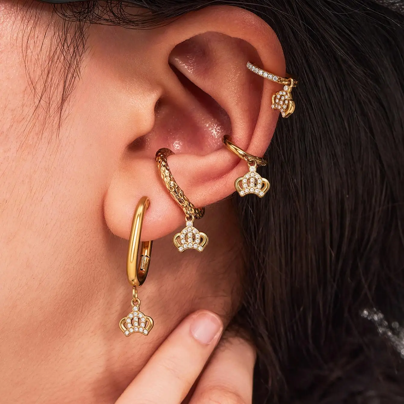 Rhinestone Crown Pendant Earrings Stainless Steel U-Shaped Different sizes Geometric Unique Design
Rhinestone Crown Pendant Earrings Stainless Steel U-Shaped Different sizes Geometric Unique Design