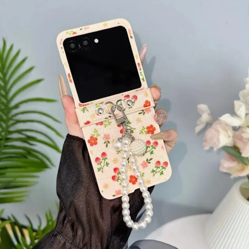 For Motorola Razr 60 Ultra 50 60 Pro Phone Case Vintage Flower Bling Glitter With Pearl Wrist Strap Protective Cover Accessories
For Motorola Razr 60 Ultra 50 60 Pro Phone Case Vintage Flower Bling Glitter With Pearl Wrist Strap Protective Cover Accessories