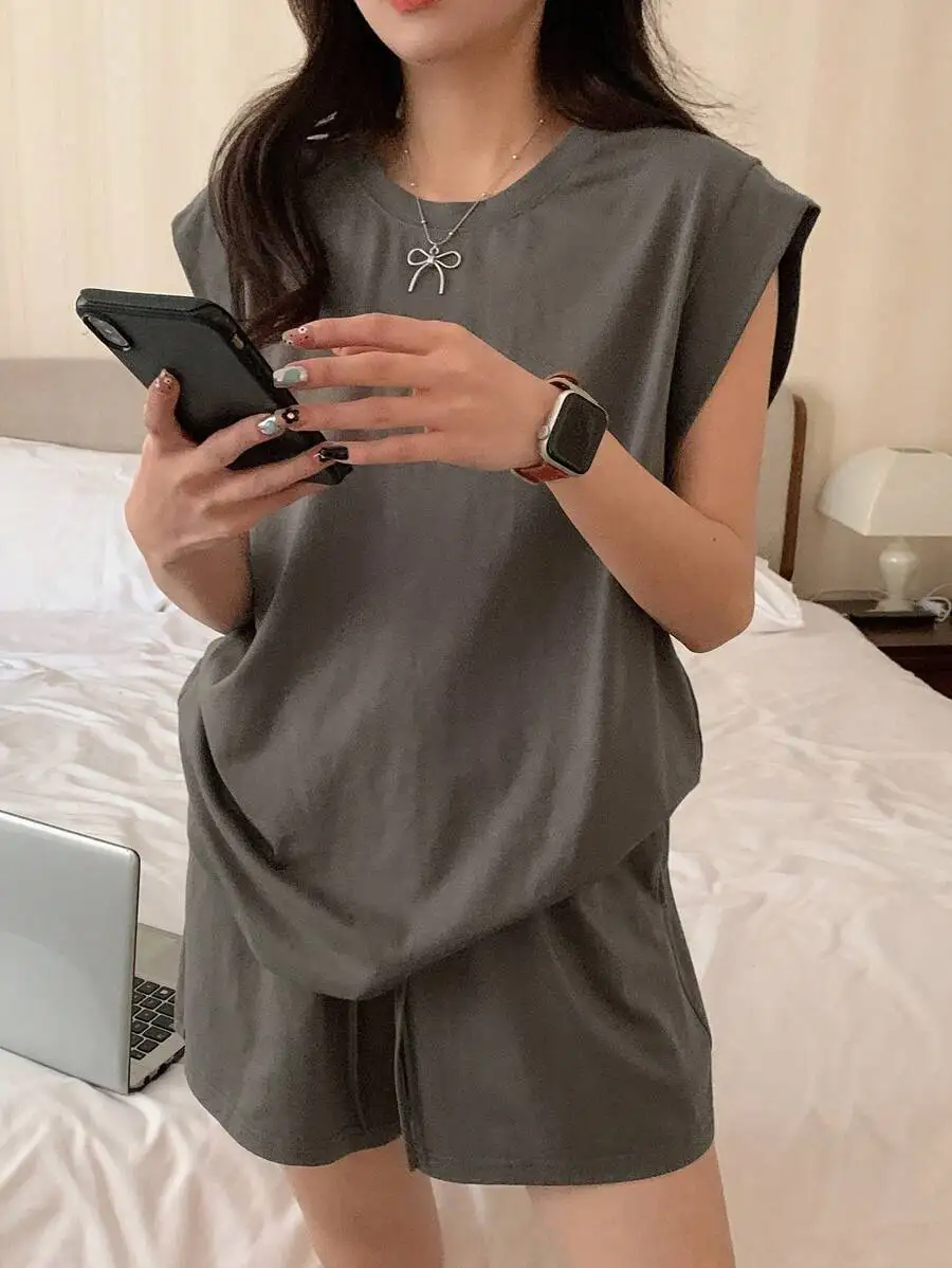 Women Solid Color Minimalist Sleeveless Top And Shorts Loungewear Pajama Set
Women Solid Color Minimalist Sleeveless Top And Shorts Loungewear Pajama Set