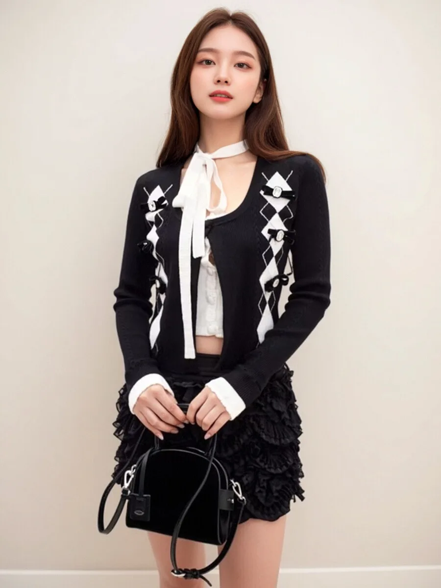 Modern Black White Color Block Knitted Top Spring Fashion High End Diamond Patterned Sleeve Long Regular Length Wool Blend
Modern Black White Color Block Knitted Top Spring Fashion High End Diamond Patterned Sleeve Long Regular Length Wool Blend