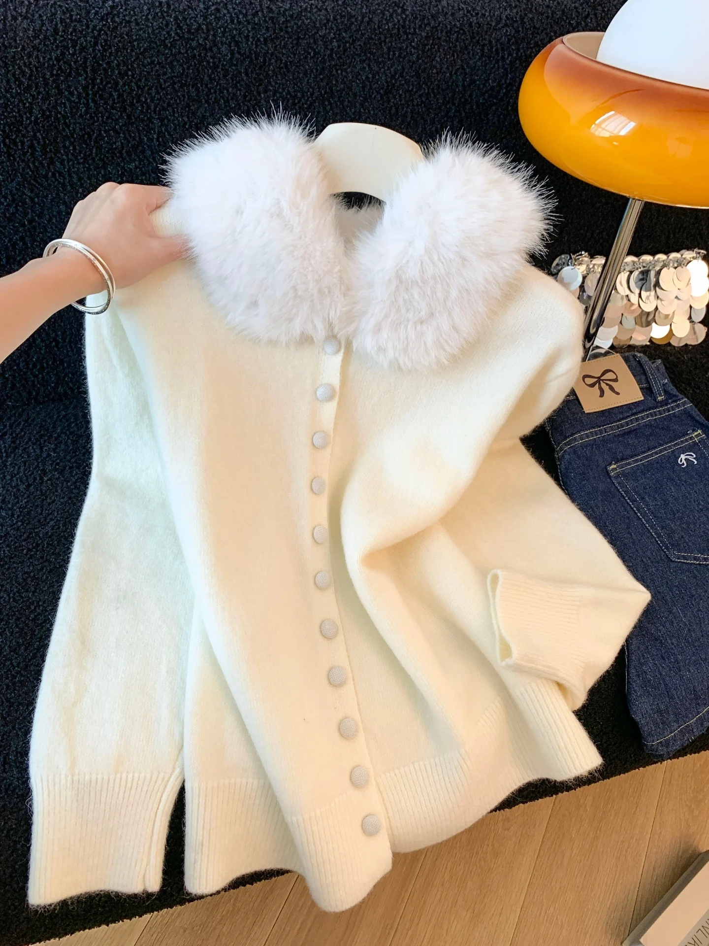 Soft Cozy Knitted Outerwear Women's Winter Loose Coat Detachable Fur Collar Fashionable Commute High Waist A-Line Skirt
Soft Cozy Knitted Outerwear Women's Winter Loose Coat Detachable Fur Collar Fashionable Commute High Waist A-Line Skirt