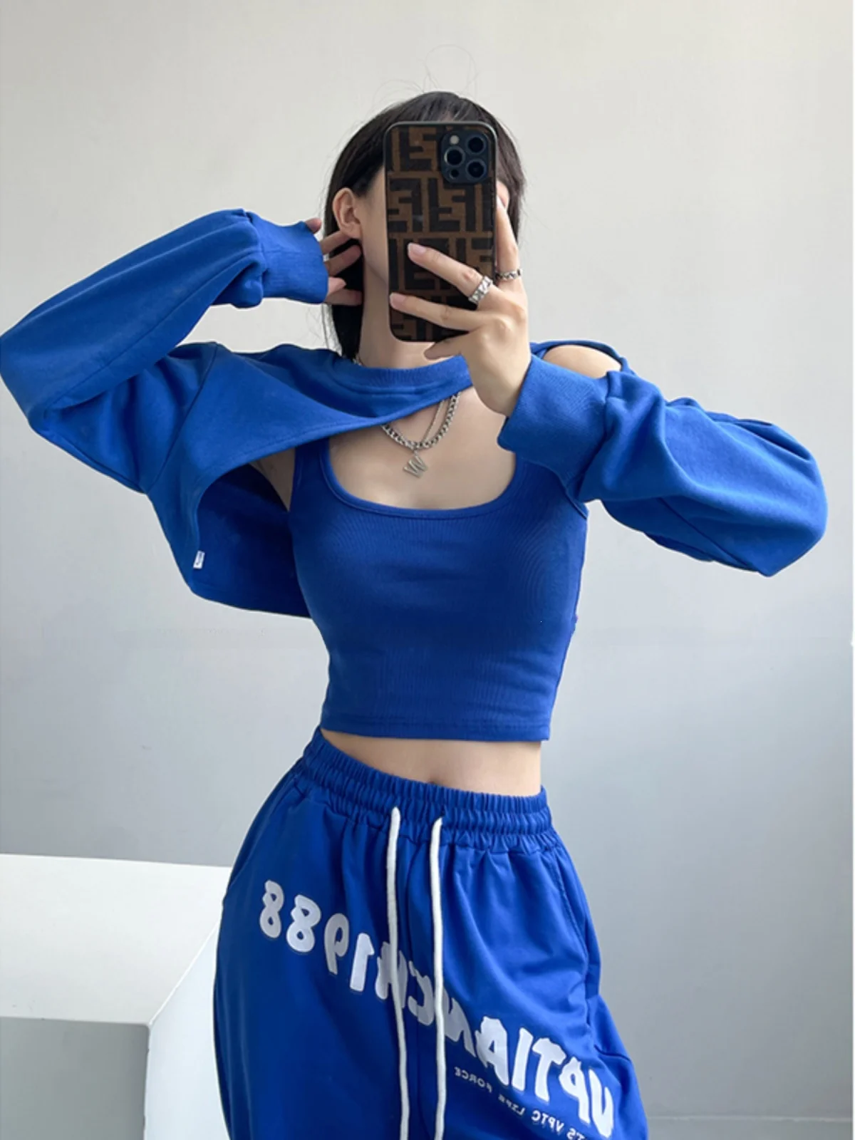 Wen Yong Shan Klein Blue Short Oversized Sweatshirt Cover up Vest Two Piece Set Street Style round Neck Long Sleeve Cotton Blend
Wen Yong Shan Klein Blue Short Oversized Sweatshirt Cover up Vest Two Piece Set Street Style round Neck Long Sleeve Cotton Blend