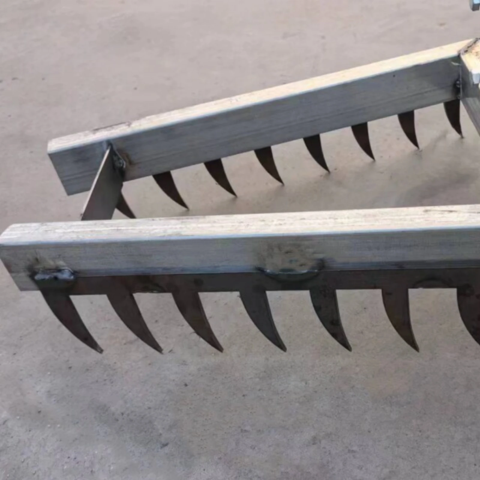 Ginger Planting Tool Toothed Blades Soil Covering Tool Welded Metal
Ginger Planting Tool Toothed Blades Soil Covering Tool Welded Metal