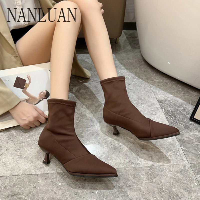 2024 Boutique Autumn and Winter Fashion Women's Boots New Pointed Toe Stiletto Trend Women's Shoes High Quality Fashion Boots
2024 Boutique Autumn and Winter Fashion Women's Boots New Pointed Toe Stiletto Trend Women's Shoes High Quality Fashion Boots
