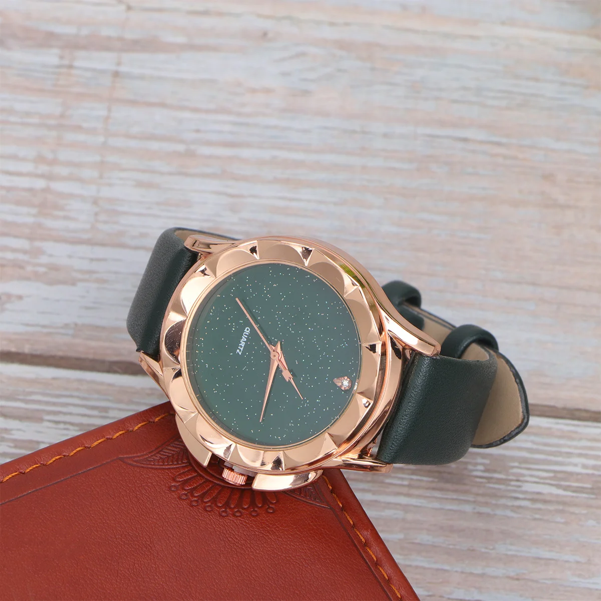 Elegant Sky Dial Women Quartz Watch Black Strap Stainless Steel Buckle Gift for Valentine's Day 
Elegant Sky Dial Women Quartz Watch Black Strap Stainless Steel Buckle Gift for Valentine's Day