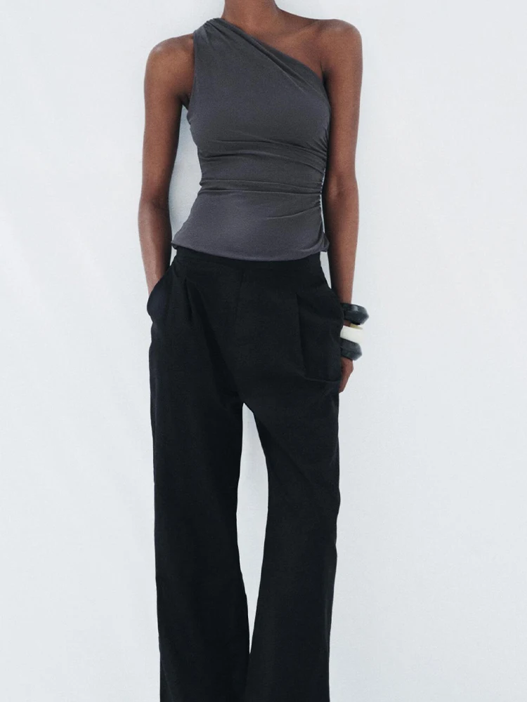 European and American style summer new women's simple sleeveless pleated decoration slim fit solid color asymmetrical top
European and American style summer new women's simple sleeveless pleated decoration slim fit solid color asymmetrical top