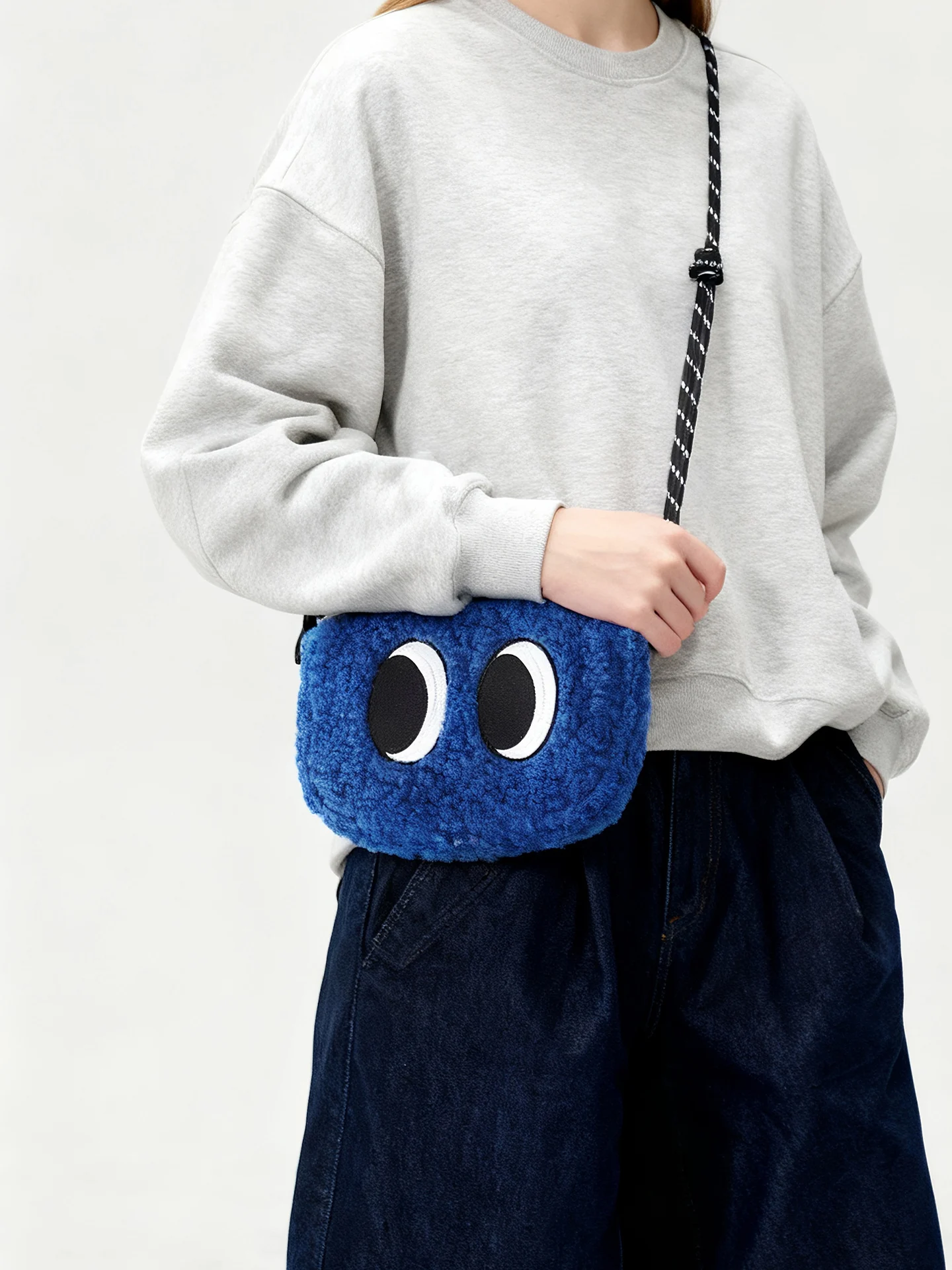 Freein Big Eyes Ugly Cute Crossbody Bag Women Y2K Dopamine Green Plush Mobile Phone Bag Cartoon Style Polyester
Freein Big Eyes Ugly Cute Crossbody Bag Women Y2K Dopamine Green Plush Mobile Phone Bag Cartoon Style Polyester