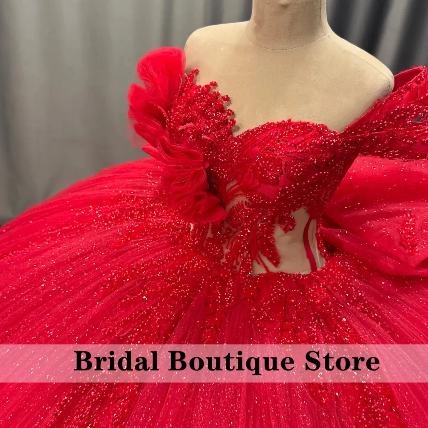 Shiny Red Quinceanera Dresses Ball Gown 2026 Beading Crystal Tulle layering Long tail Vestido De 15 Quinceanera Customized
Shiny Red Quinceanera Dresses Ball Gown 2026 Beading Crystal Tulle layering Long tail Vestido De 15 Quinceanera Customized