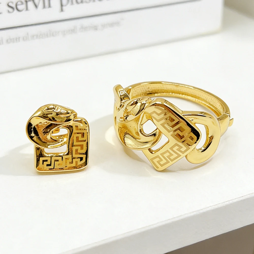 African Luxury Bangle Gold Color Finger Ring Set Fashion Jewelry Set Trendy Classic Cuff Bangle with Ring Set Daily Party Gift
African Luxury Bangle Gold Color Finger Ring Set Fashion Jewelry Set Trendy Classic Cuff Bangle with Ring Set Daily Party Gift