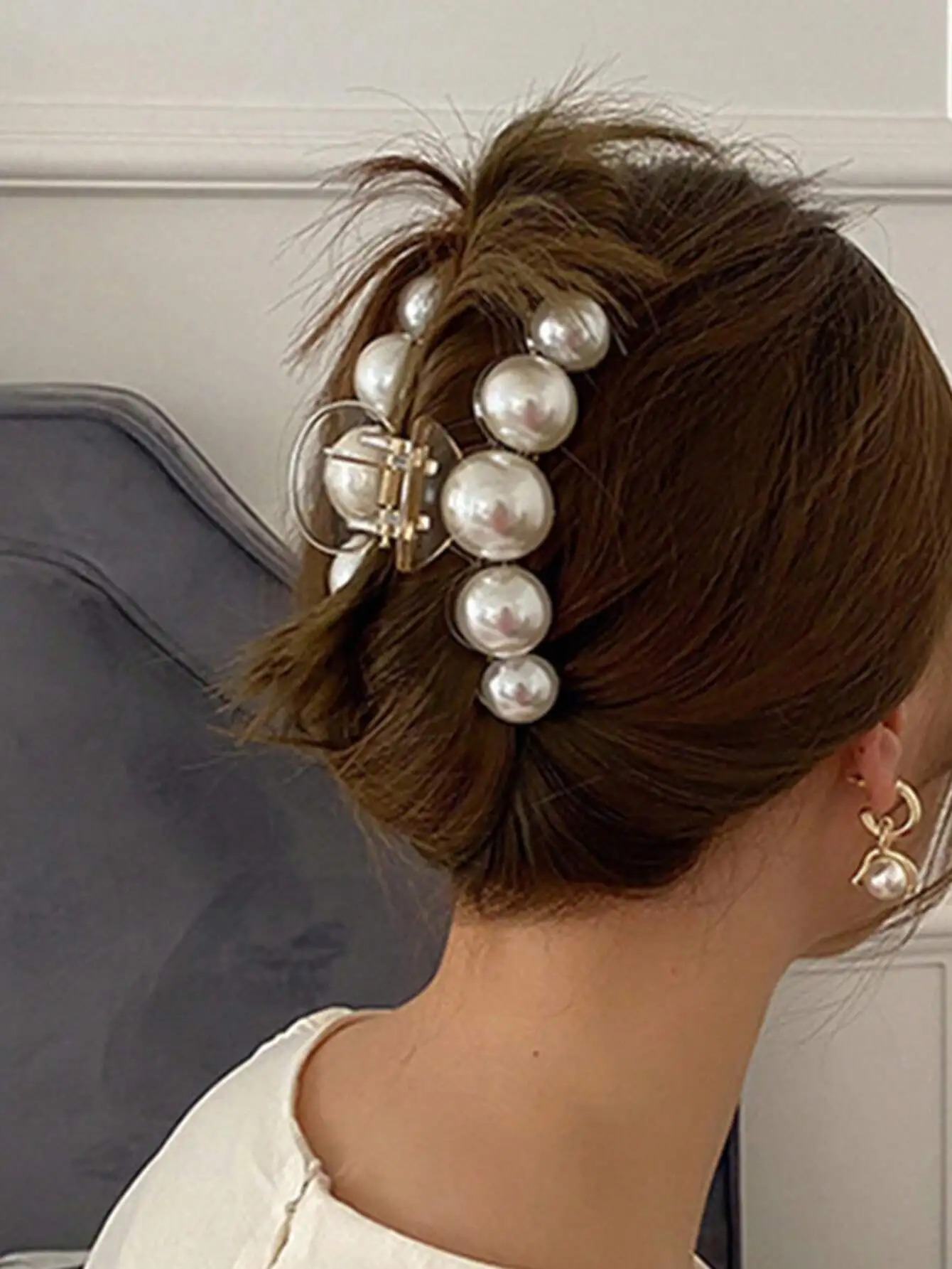 1pc Women Faux Pearl Decor Fashionable Hair Claw Clips Hair Jaw Clips, White Pearl Design Fashion Hair Accessories For Women Wedding Or Daily Hair Decorative For Thick Or Thin Hairs Elegant Summer
1pc Women Faux Pearl Decor Fashionable Hair Claw Clips Hair Jaw Clips, White Pearl Design Fashion Hair Accessories For Women Wedding Or Daily Hair Decorative For Thick Or Thin Hairs Elegant Summer
