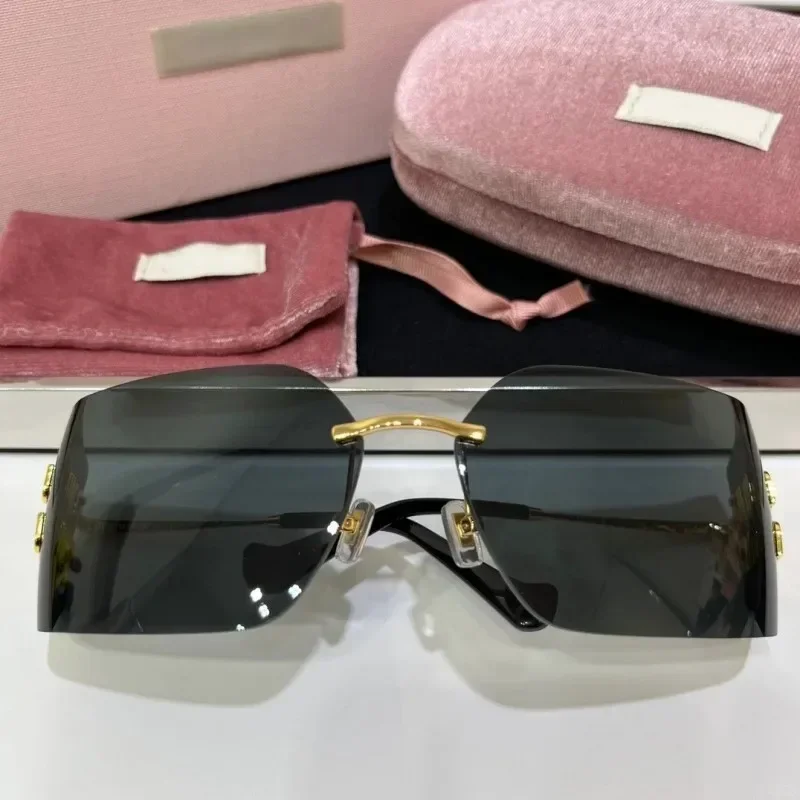 Ultra-Light Frameless Sunglasses UV400 Polarized Lens Unisex Fashion Shades for Driving Outdoor Sports Eyewear
Ultra-Light Frameless Sunglasses UV400 Polarized Lens Unisex Fashion Shades for Driving Outdoor Sports Eyewear