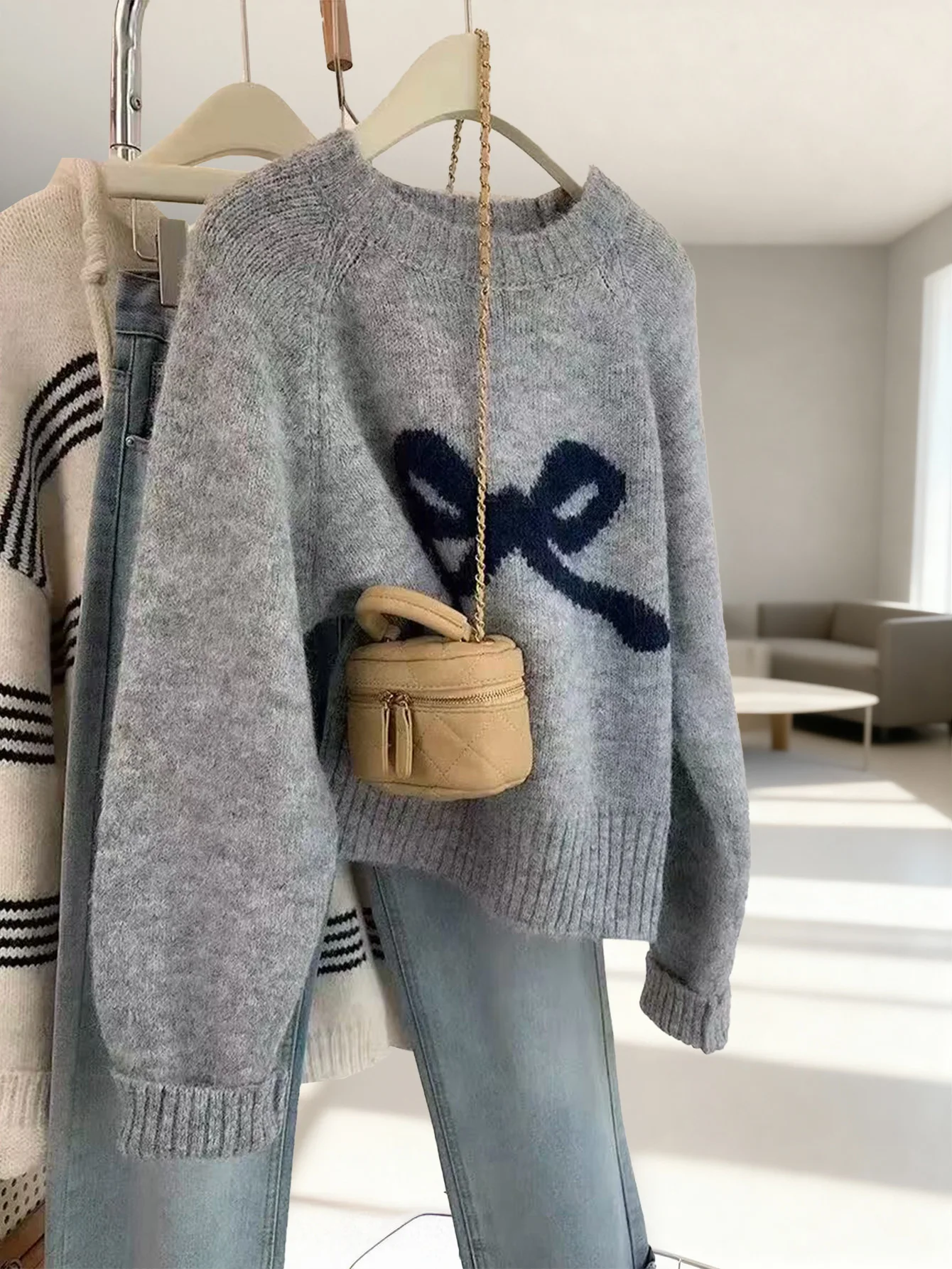 Серый вязаный свитер с бантом для женщин, пуловер с ребристым воротником-стойкой, милый повседневный осенний топ
Серый вязаный свитер с бантом для женщин, пуловер с ребристым воротником-стойкой, милый повседневный осенний топ