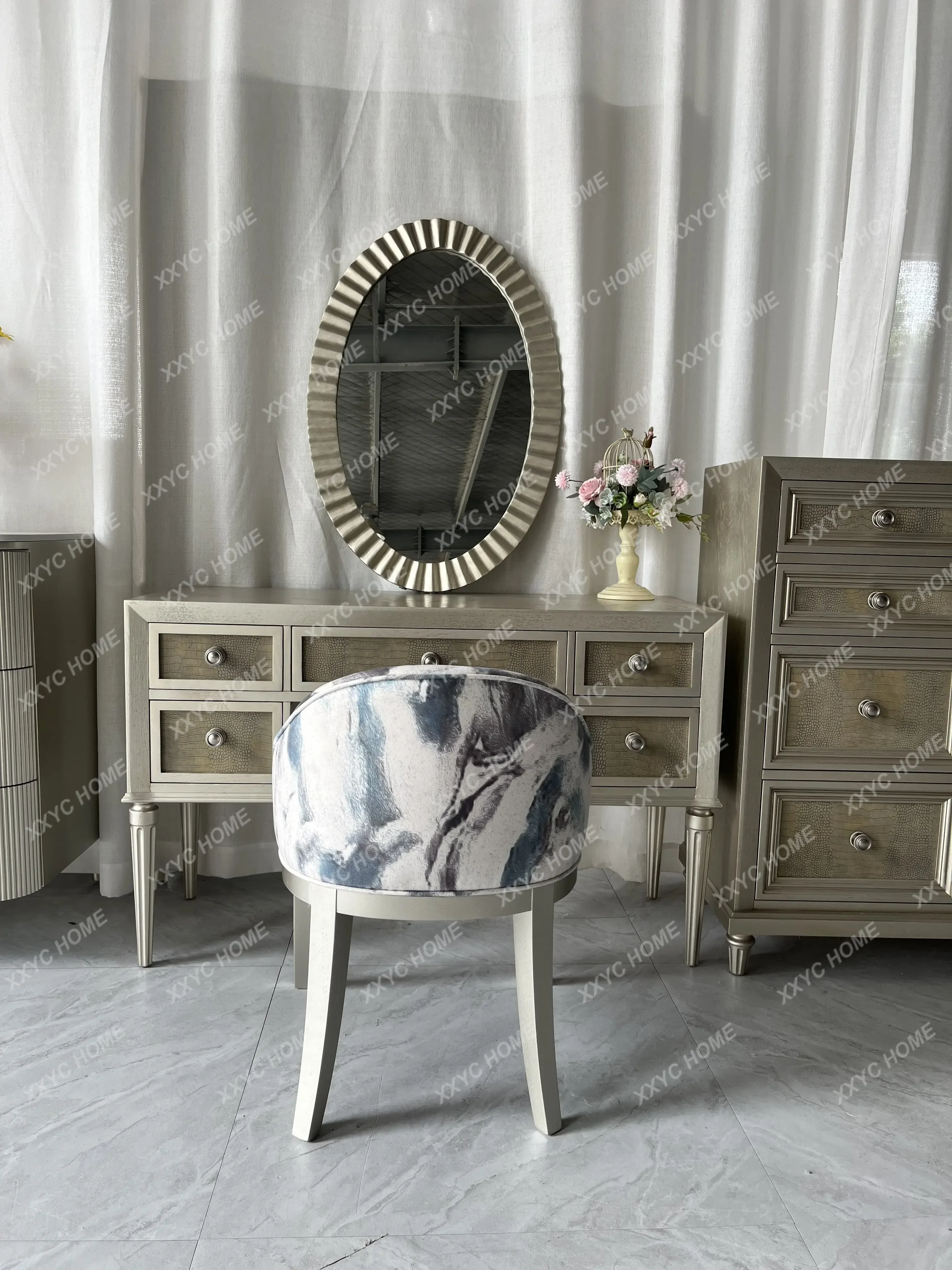 Art Furniture Dresser Makeup Mirror Light Luxury Solid Wood Champagne Old Writing Table
Art Furniture Dresser Makeup Mirror Light Luxury Solid Wood Champagne Old Writing Table