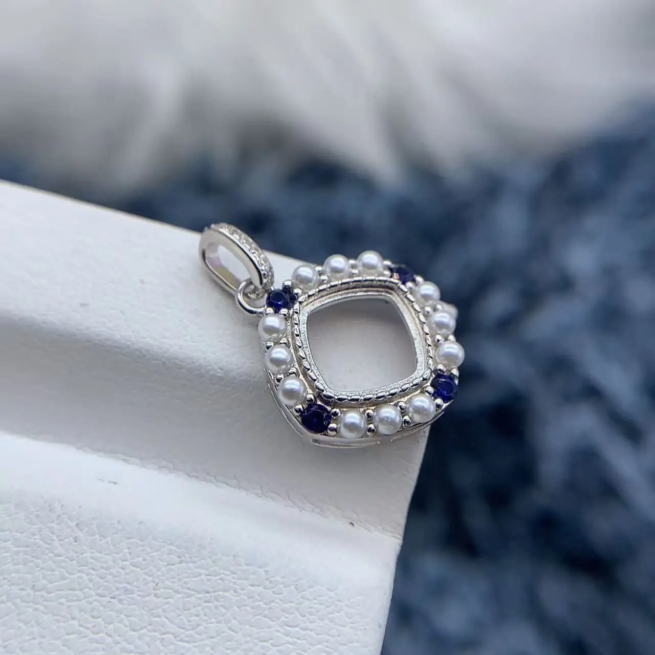 MeiBaPJ Inlay Square 8*8mm S925 Sterling Silver DIY Empty Pendant T Drill Holder Pearl Women Fine Weddings Jewelry Free Delivery
MeiBaPJ Inlay Square 8*8mm S925 Sterling Silver DIY Empty Pendant T Drill Holder Pearl Women Fine Weddings Jewelry Free Delivery