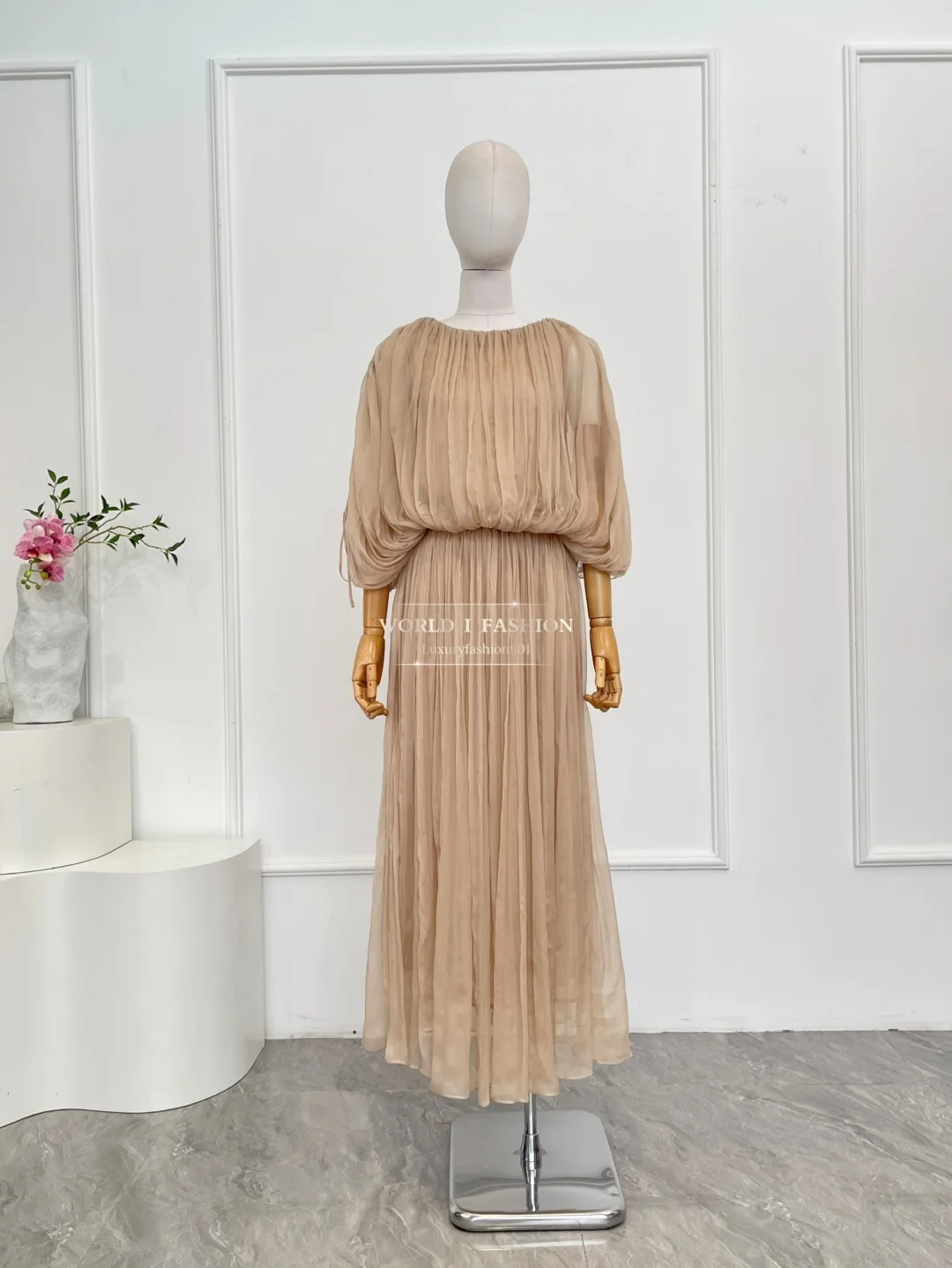 2025 New Beautiful Beige Yellow Floral Print 3/4 Sleeve Blouse Tops and Pleat Midi Skirt Set 2 Colors
2025 New Beautiful Beige Yellow Floral Print 3/4 Sleeve Blouse Tops and Pleat Midi Skirt Set 2 Colors