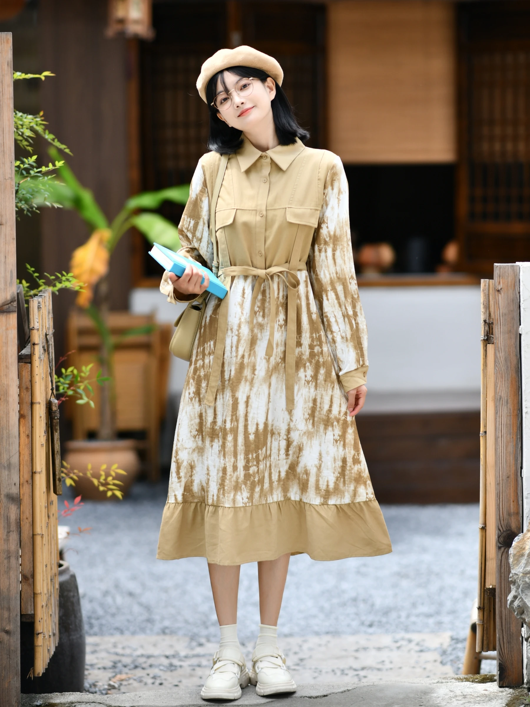 Оригинальный дизайн, ретро-цветочный принт, свободное женское платье, осеннее новое, стройнящее, А-силуэт, миди, с завышенной талией, хлопок
Оригинальный дизайн, ретро-цветочный принт, свободное женское платье, осеннее новое, стройнящее, А-силуэт, миди, с завышенной талией, хлопок