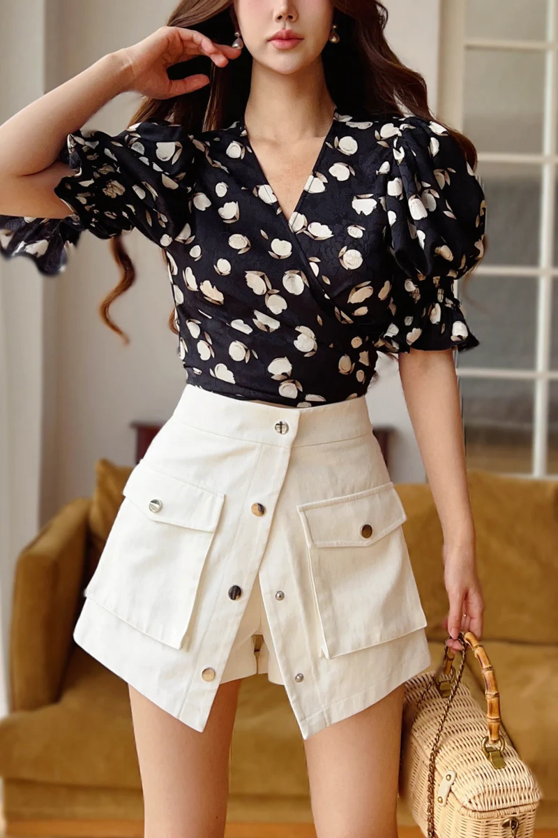 Summer Solid Short White Empire Cross Pants Women's Pants Safair Style Pockets Trousers Short Skirt Y2K 2025 DABUWAWA DM2BSP003
Summer Solid Short White Empire Cross Pants Women's Pants Safair Style Pockets Trousers Short Skirt Y2K 2025 DABUWAWA DM2BSP003