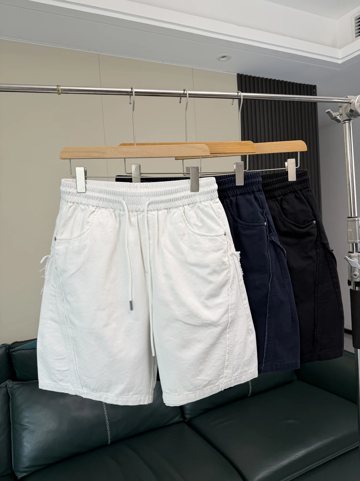 Washed Cotton Elastic Waist Men's Shorts Summer Casual Five-Point Pants Loose Fit Bleached Fabric Splicing Design Comfortable
Washed Cotton Elastic Waist Men's Shorts Summer Casual Five-Point Pants Loose Fit Bleached Fabric Splicing Design Comfortable