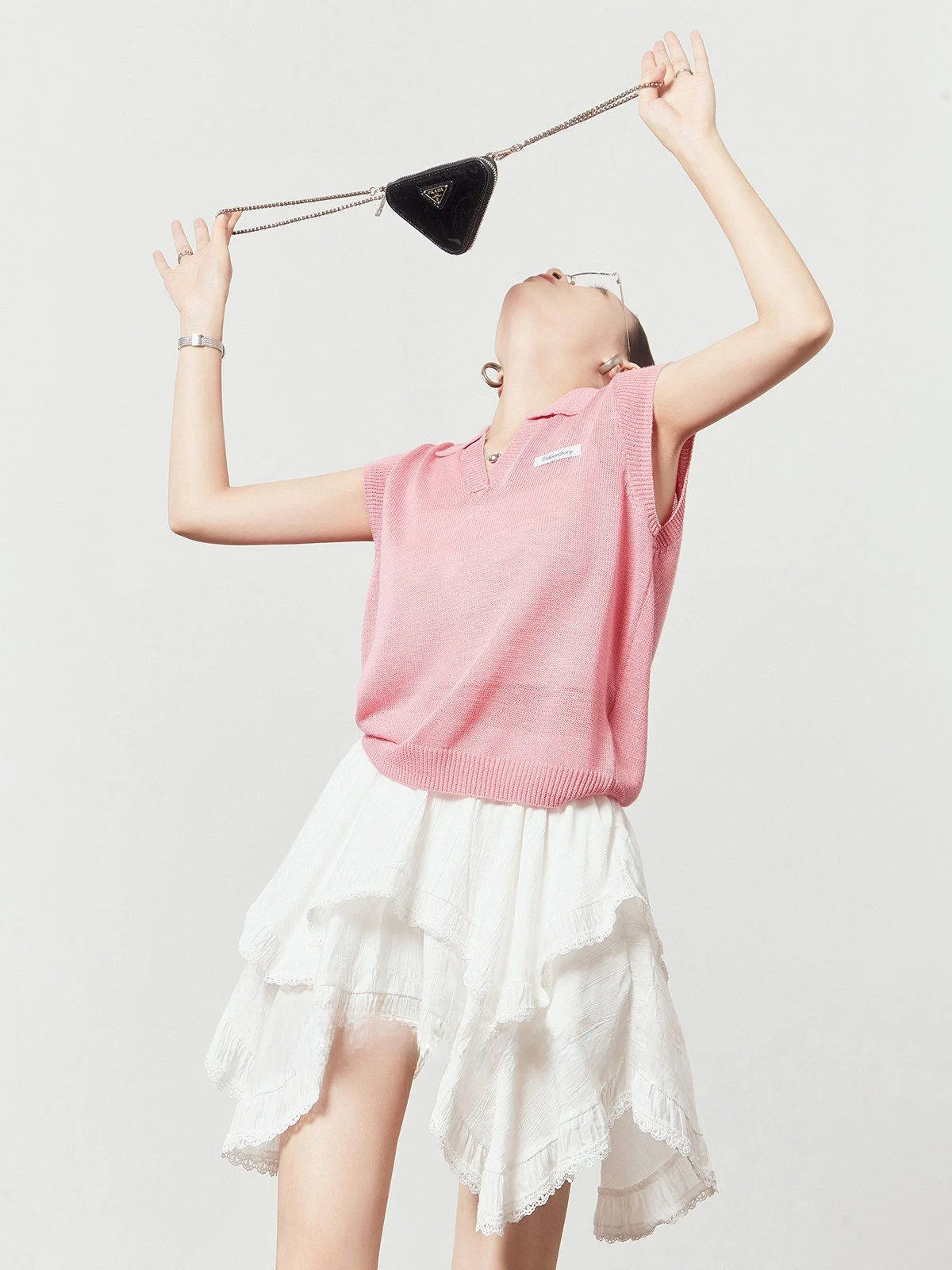 Розовый вязаный топ с вырезами для женщин: новая летняя модель, комфортный, дышащий, свободного кроя, трикотажный.
Розовый вязаный топ с вырезами для женщин: новая летняя модель, комфортный, дышащий, свободного кроя, трикотажный.