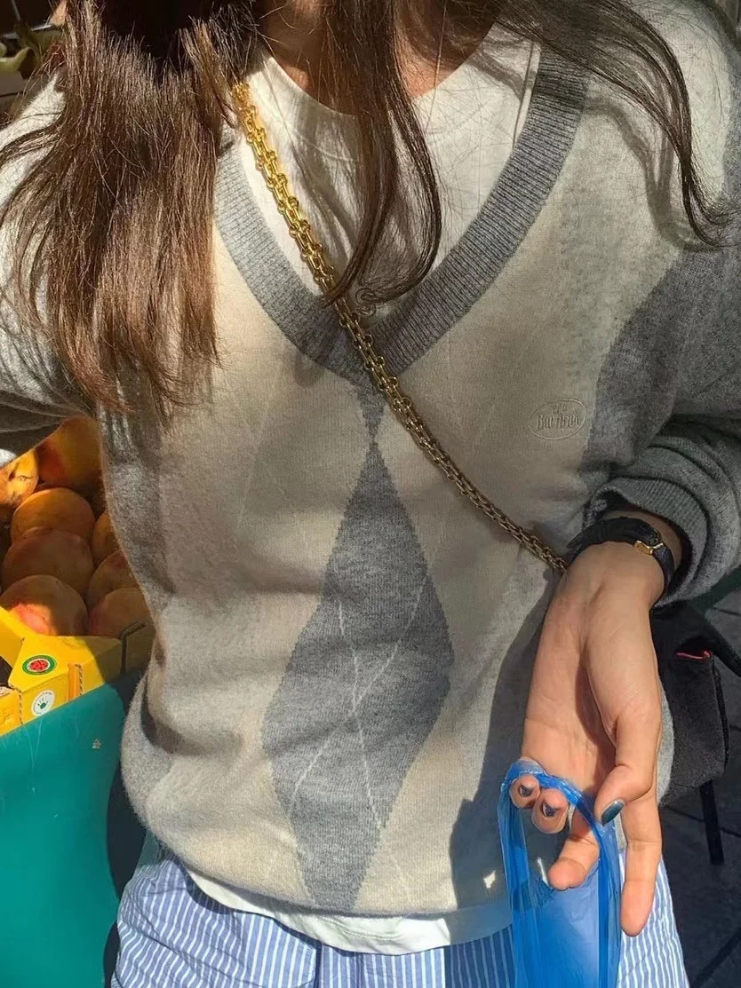 Miss Candy Vintage ey Plaid V-Ne Knitted Sweater Women's Overhead Color Blo Long Sve Regular Thin Autumn Faion
Miss Candy Vintage ey Plaid V-Ne Knitted Sweater Women's Overhead Color Blo Long Sve Regular Thin Autumn Faion