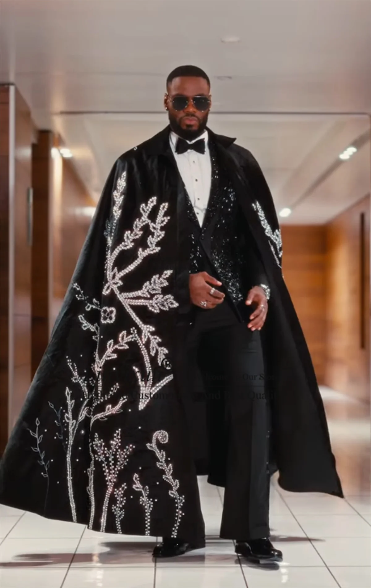 Luxury Jewelry Diamond Men Suits 3 Pieces Sets Wedding Groom Male Blazer Customized Man Long Coats Tuxedos Appliques Ropa Hombre
Luxury Jewelry Diamond Men Suits 3 Pieces Sets Wedding Groom Male Blazer Customized Man Long Coats Tuxedos Appliques Ropa Hombre