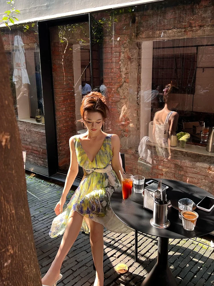 Elegant V-neck Printed A-line Dress Summer Vacation Style Women's Clothing plus Size Flared Waist Draped Short Skirt
Elegant V-neck Printed A-line Dress Summer Vacation Style Women's Clothing plus Size Flared Waist Draped Short Skirt