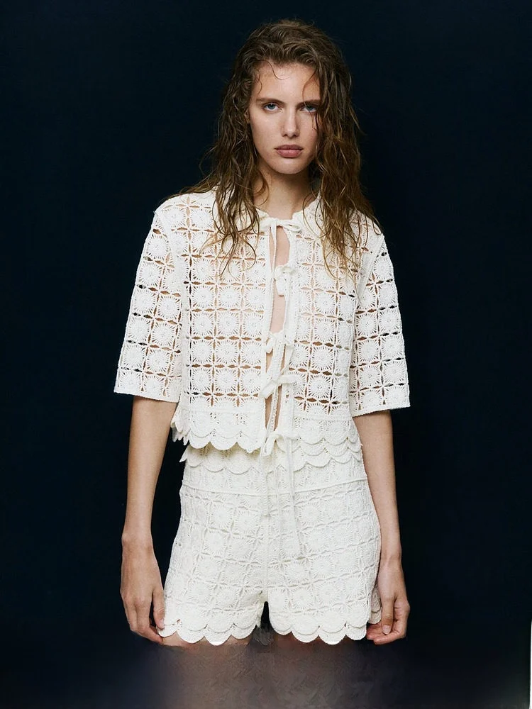 H&M Women's Shirt Summer 2026 Fashion Front And Collar Bowtie Hook Knitted Short Sleeve Wave Design Polyester Fiber Blouse
H&M Women's Shirt Summer 2026 Fashion Front And Collar Bowtie Hook Knitted Short Sleeve Wave Design Polyester Fiber Blouse