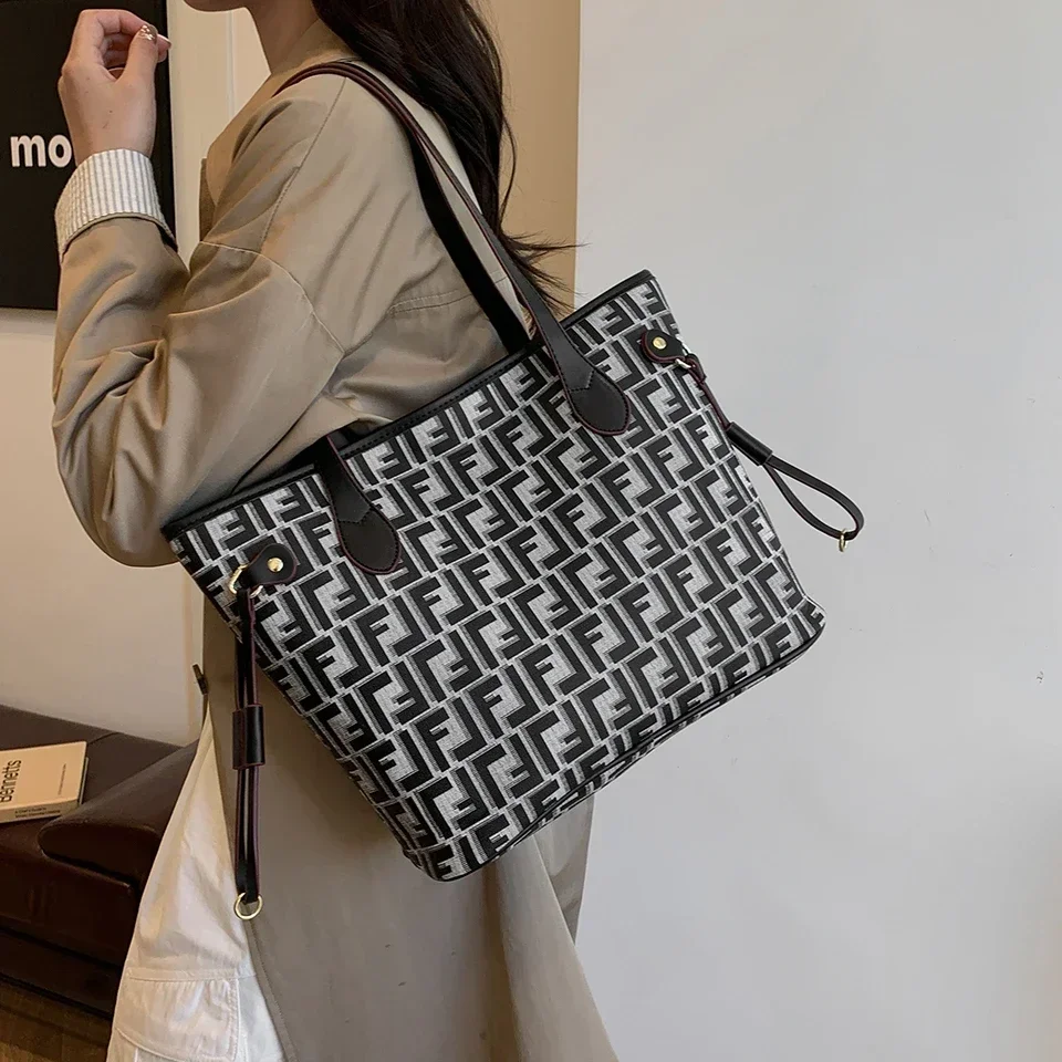 Fall/Winter 2025 New Vintage-Inspired Tote Bag - Art Deco Skull Print & Top-Grain Leather for Work & Travel
Fall/Winter 2025 New Vintage-Inspired Tote Bag - Art Deco Skull Print & Top-Grain Leather for Work & Travel