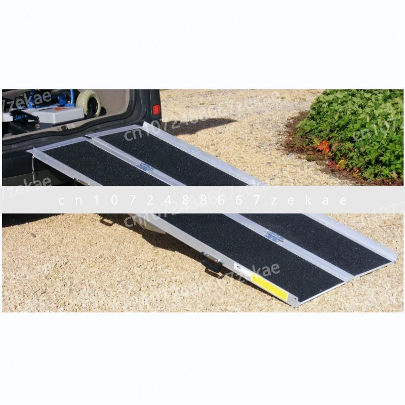 Portable barrier-free step ramp board four-fold folding non-slip aluminum alloy ramp pad ramp
Portable barrier-free step ramp board four-fold folding non-slip aluminum alloy ramp pad ramp