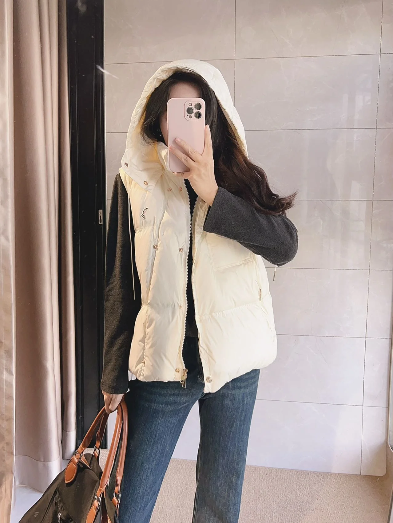 Романтический пуховый жилет Mont Blanc Du, мягкий, теплый, с капюшоном, стеганый, в стиле французской моды, женская верхняя одежда из атласной ткани
Романтический пуховый жилет Mont Blanc Du, мягкий, теплый, с капюшоном, стеганый, в стиле французской моды, женская верхняя одежда из атласной ткани