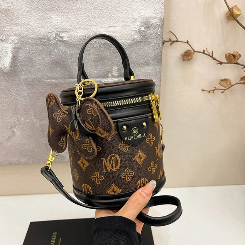 Elegant Leather Women's Handbag Shoulder Bag, Messenger Details Crossbody Style Luxury Brand Timeless
Elegant Leather Women's Handbag Shoulder Bag, Messenger Details Crossbody Style Luxury Brand Timeless