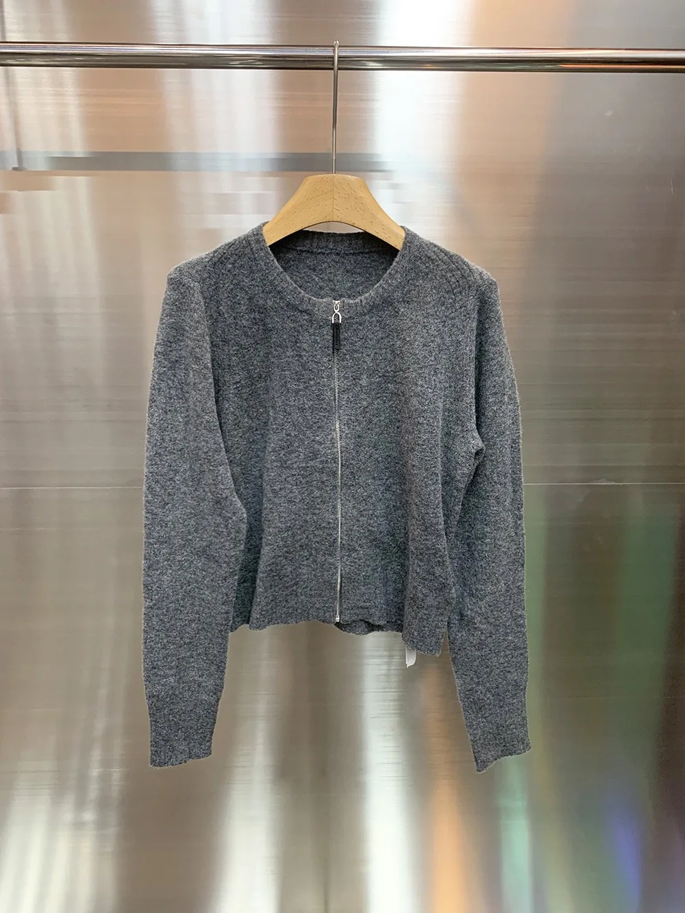 Slim Fit Casual Knitted Cardigan Sweater ort Sle Zipper Design Simple Ele Autumn Winter New Arrival Women's Woolen Top
Slim Fit Casual Knitted Cardigan Sweater ort Sle Zipper Design Simple Ele Autumn Winter New Arrival Women's Woolen Top