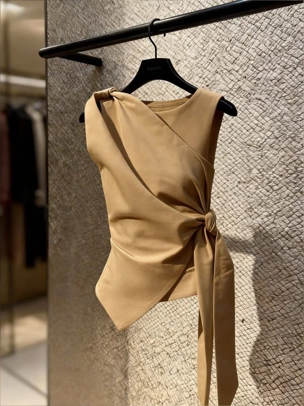 Unique Fashionable Sleeveless Shirt Elegant Simple Style Belted Loose Fit Breathable Skin-Friendly Summer 2026 Women's Top
Unique Fashionable Sleeveless Shirt Elegant Simple Style Belted Loose Fit Breathable Skin-Friendly Summer 2026 Women's Top