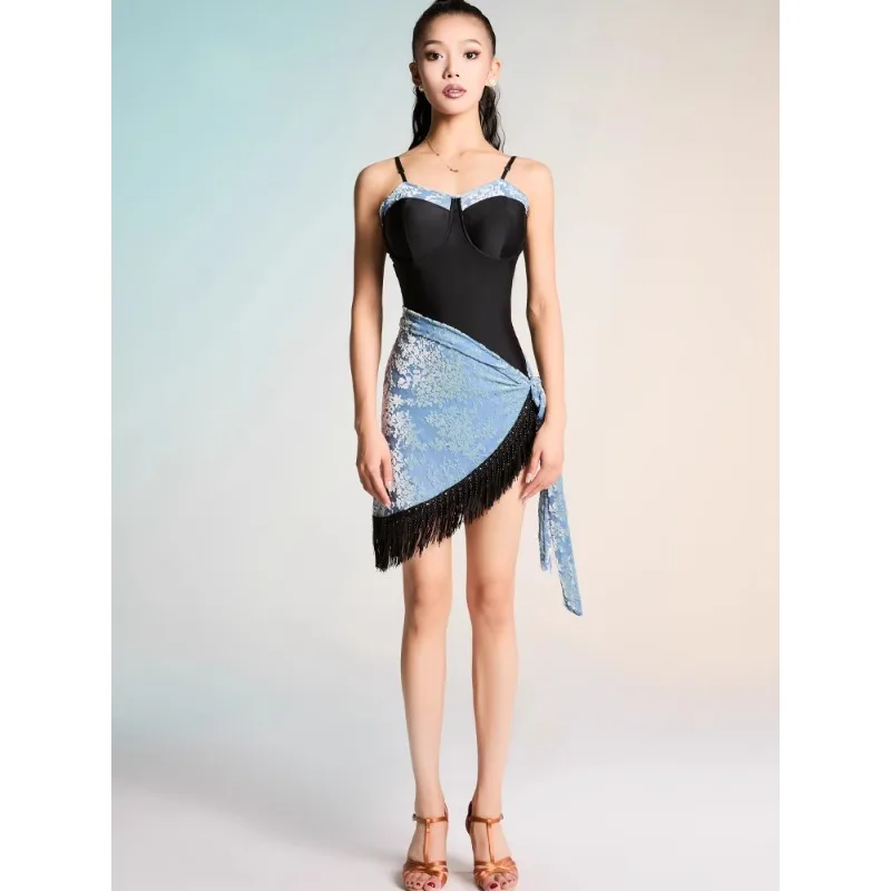 Customized Latin Dance Suit Adult Women's Top Exercise Suit Lace Up Skirt Encrypted Tassel Samba Bullfighting Cowboy Dance Dress
Customized Latin Dance Suit Adult Women's Top Exercise Suit Lace Up Skirt Encrypted Tassel Samba Bullfighting Cowboy Dance Dress