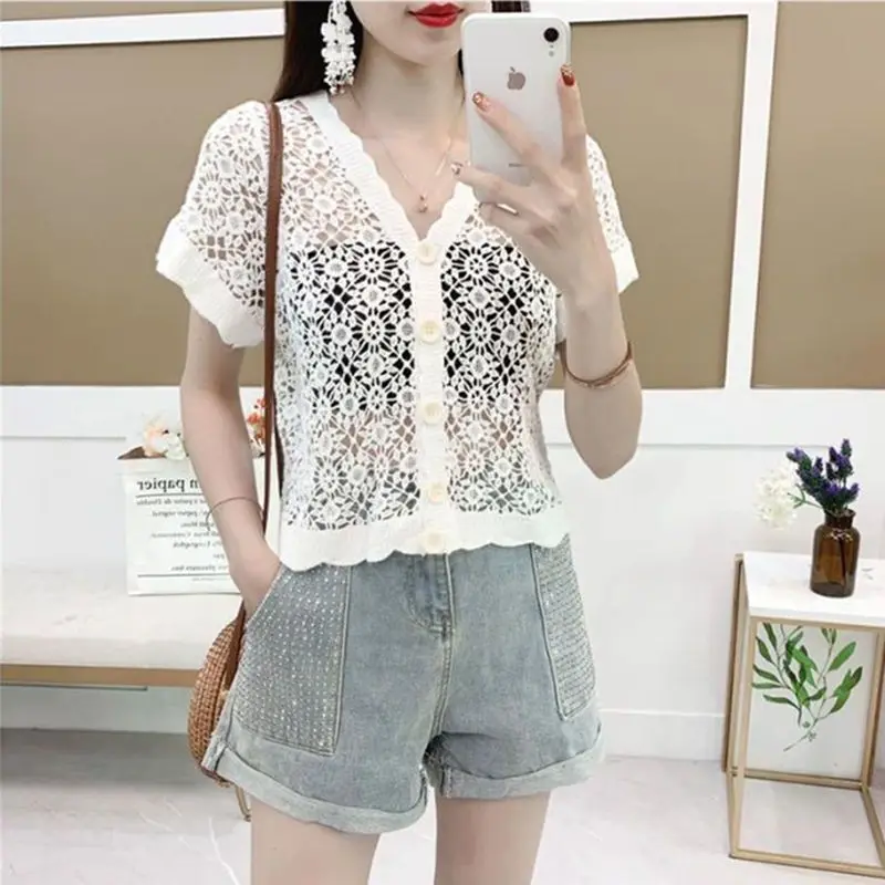 Hollow Out V-Neck Lace Women's Short Sleeve Summer 2025 Fashion Shirt Shawl Collar Versatile Top
Hollow Out V-Neck Lace Women's Short Sleeve Summer 2025 Fashion Shirt Shawl Collar Versatile Top