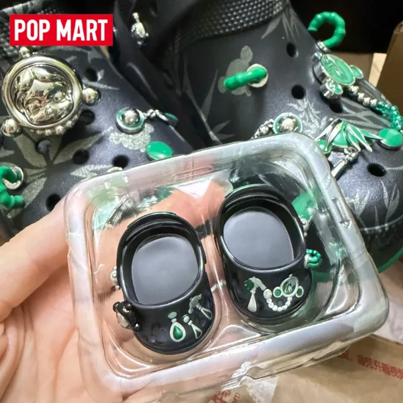 Genuine 1/8 BJD POP MART SKULLPANDA CROCS OOTD Series Cition Anime Figure Collection Ornaments Cute Toys Gift
Genuine 1/8 BJD POP MART SKULLPANDA CROCS OOTD Series Cition Anime Figure Collection Ornaments Cute Toys Gift