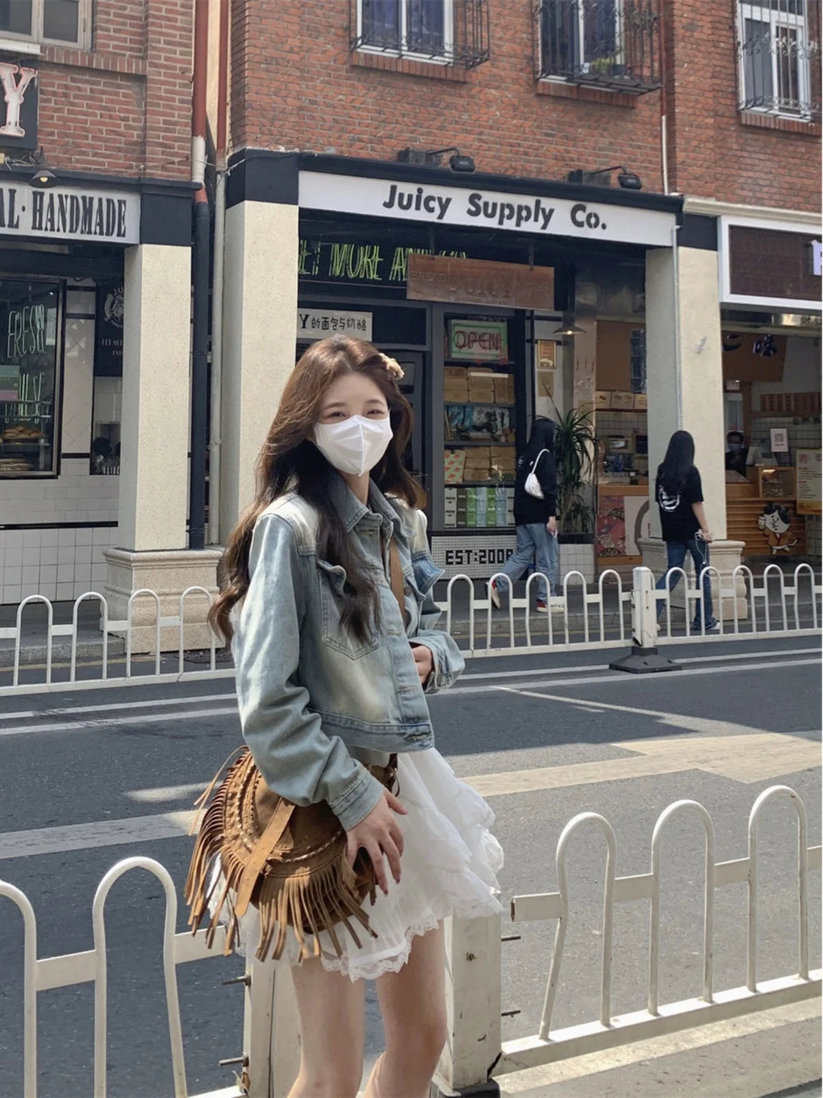 Короткие куртки женские женские модные джинсовые потертые синие винтажные пуговицы с передним карманом женские чистые простые базовые стильные с длинными рукавами
Короткие куртки женские женские модные джинсовые потертые синие винтажные пуговицы с передним карманом женские чистые простые базовые стильные с длинными рукавами