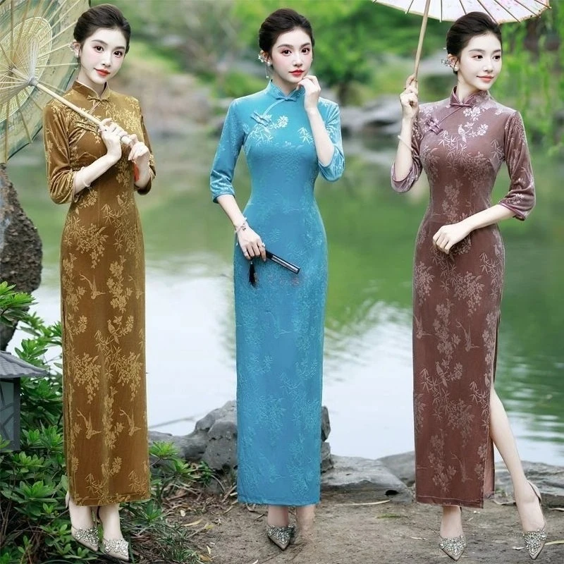 Velvet cheongsam women's retro traditional elegant mature style slim and thin daily Chinese dress
Velvet cheongsam women's retro traditional elegant mature style slim and thin daily Chinese dress