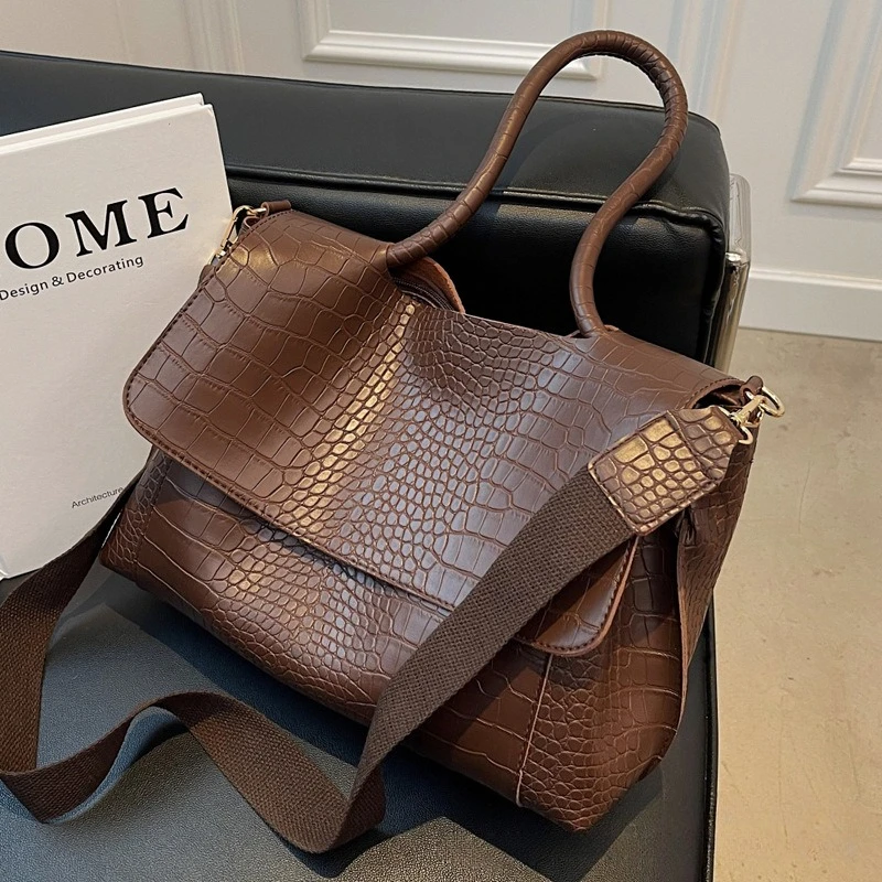 Fashionable and casual women's underarm shoulder bag, large capacity commuting handheld tote bag
Fashionable and casual women's underarm shoulder bag, large capacity commuting handheld tote bag