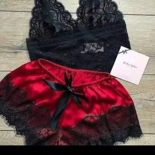Women's Sexy Lingerie 3-Piece Set – Sheer Lace Camisole & Sleep Shorts, Transparent Pajama Suit Wholesale
Women's Sexy Lingerie 3-Piece Set – Sheer Lace Camisole & Sleep Shorts, Transparent Pajama Suit Wholesale