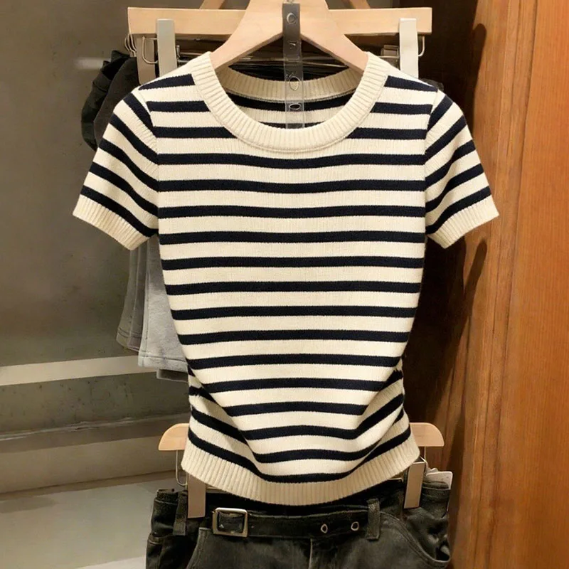 Knitwears Knitted Sweater Women Pullovers Short Sleeve Knit Sweater Pullover Women Tops New Summer O-Neck Striped Sweaters Q3792
Knitwears Knitted Sweater Women Pullovers Short Sleeve Knit Sweater Pullover Women Tops New Summer O-Neck Striped Sweaters Q3792