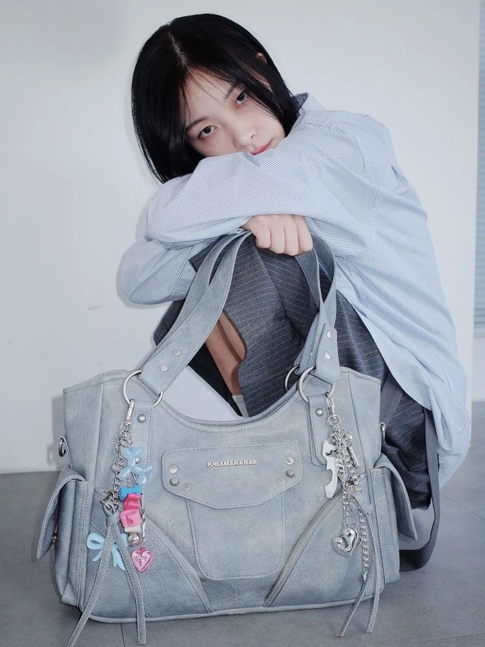 IUGAARAS Ретро Spicy Girl Большая сумка-тоут на одно плечо Capaci Мотоциклетная сумка Универсальная повседневная сумка через плечо для молодежи
IUGAARAS Ретро Spicy Girl Большая сумка-тоут на одно плечо Capaci Мотоциклетная сумка Универсальная повседневная сумка через плечо для молодежи