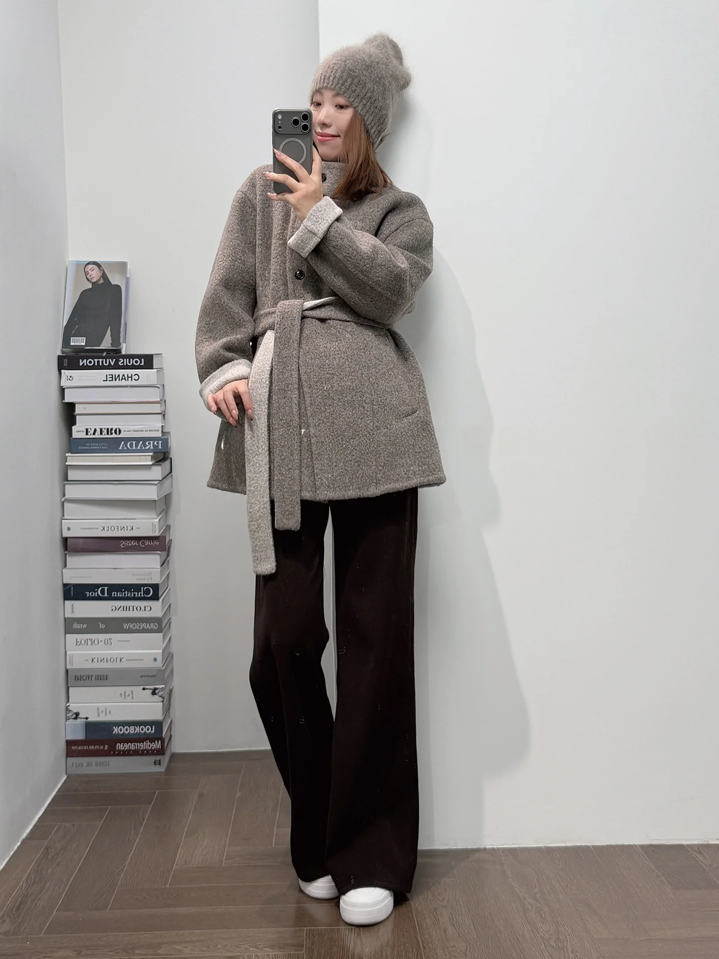 Ультратеплое двустороннее пальто из альпаки, легкое зимнее пальто из флиса, длинное корейское женское шерстяное пальто с поясом
Ультратеплое двустороннее пальто из альпаки, легкое зимнее пальто из флиса, длинное корейское женское шерстяное пальто с поясом