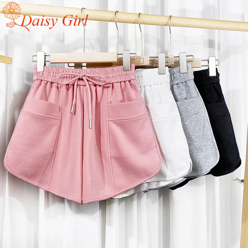 New Summer Sports And Casual Shorts Girls' Elastic Waist Drawstring Pockets Wearing High-Waisted Slimming Three-Point Hot Pants
New Summer Sports And Casual Shorts Girls' Elastic Waist Drawstring Pockets Wearing High-Waisted Slimming Three-Point Hot Pants